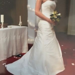 David’s Bridal White  wedding dress corset and ruffled underskirt slip